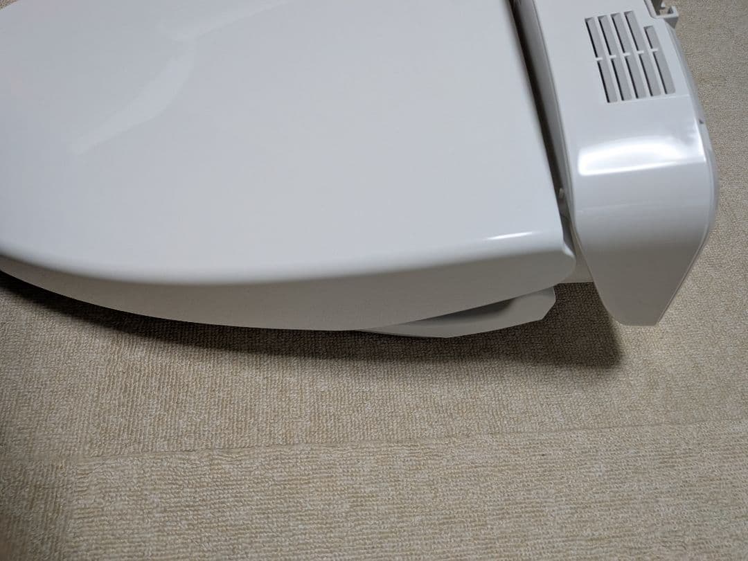 【未使用】【TOTO】取付用工具付き　ウォームレットTCF116　暖かい便座