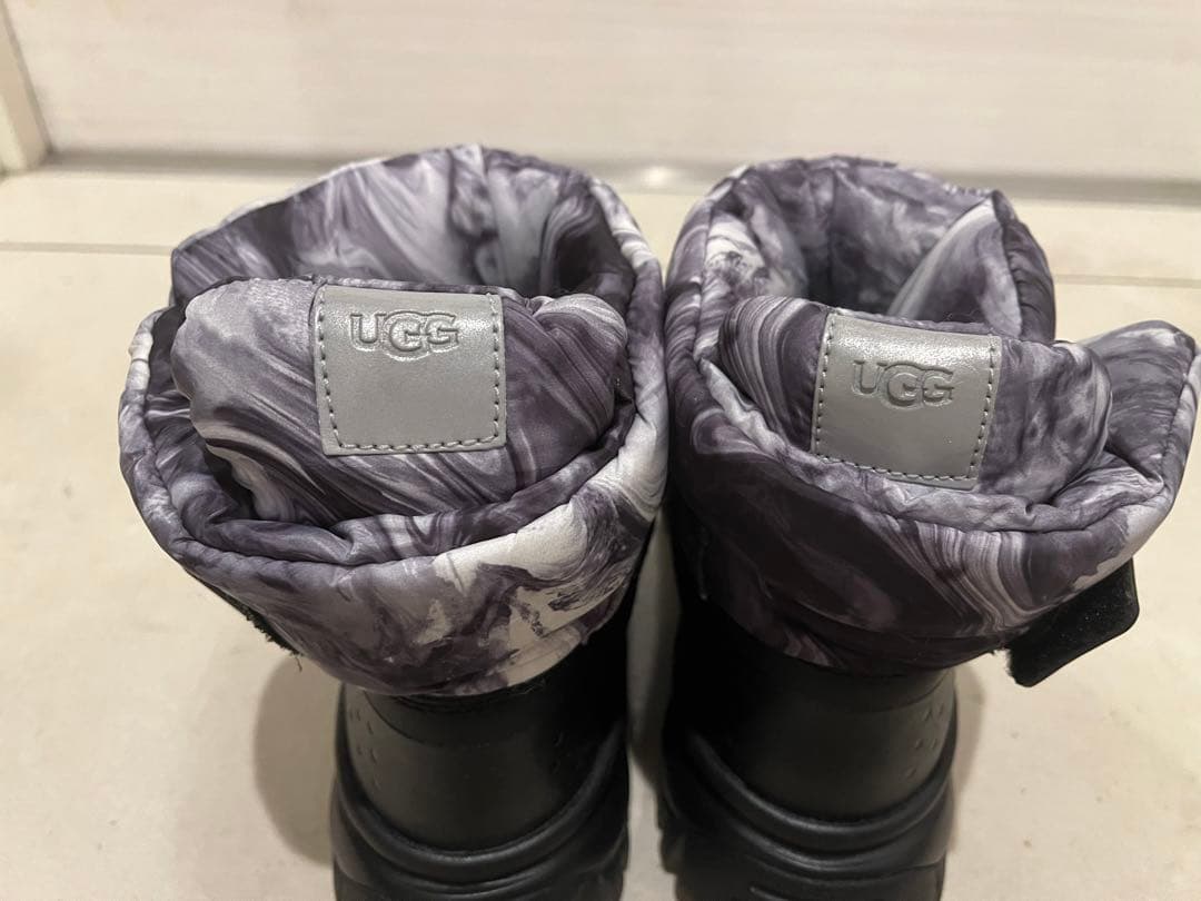UGG Yose Puff Marble ブラック　23センチ