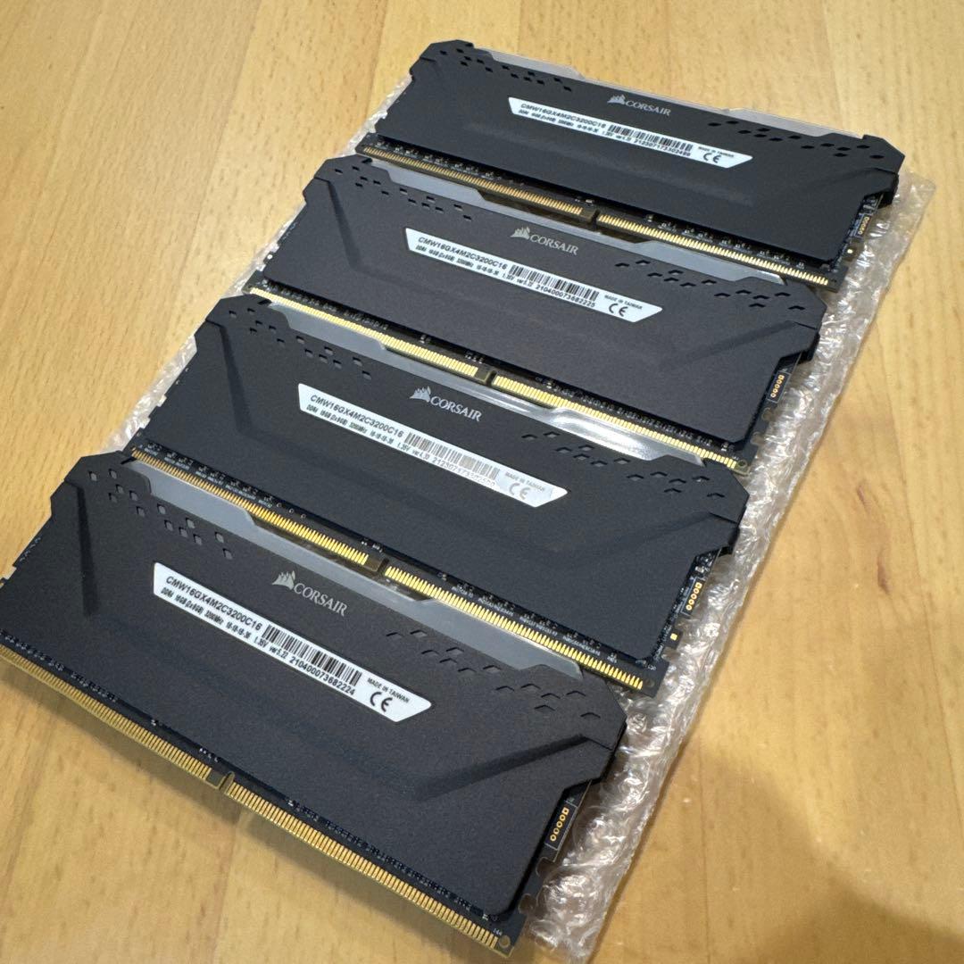 メモリー CORSAIR VENGEANCE RGB PRO DDR4 8x4 32GB