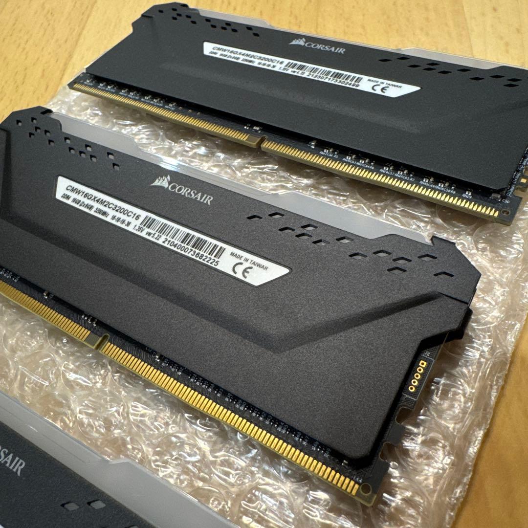 メモリー CORSAIR VENGEANCE RGB PRO DDR4 8x4 32GB