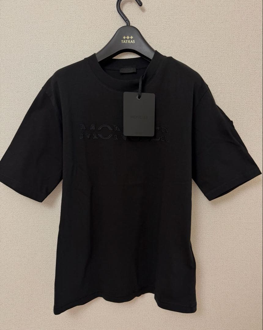 モンクレールTシャツ ロゴ入　黒色　新品タグ付き