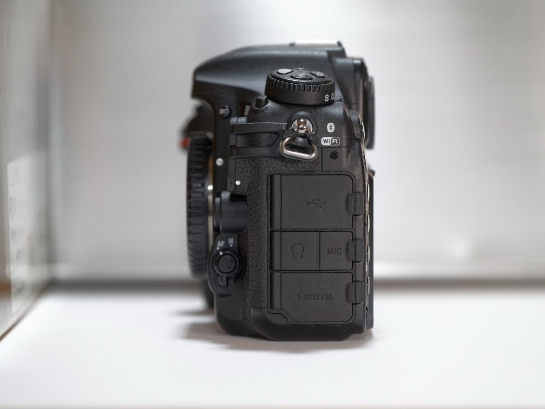 【撮影枚数 16466枚】Nikon D500 ボディ 付属品あり 薄傷あり