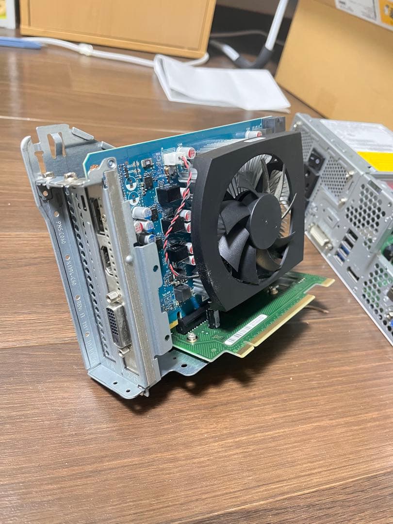 富士通 ESPRIMO D588 (i5-9500 GTX1650 super)