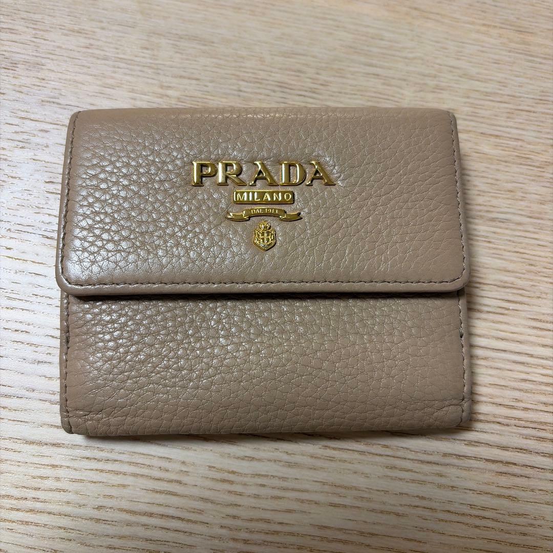 【PRADA】三つ折り財布 レザー ベージュ コンパクトウォレット ミニ財布