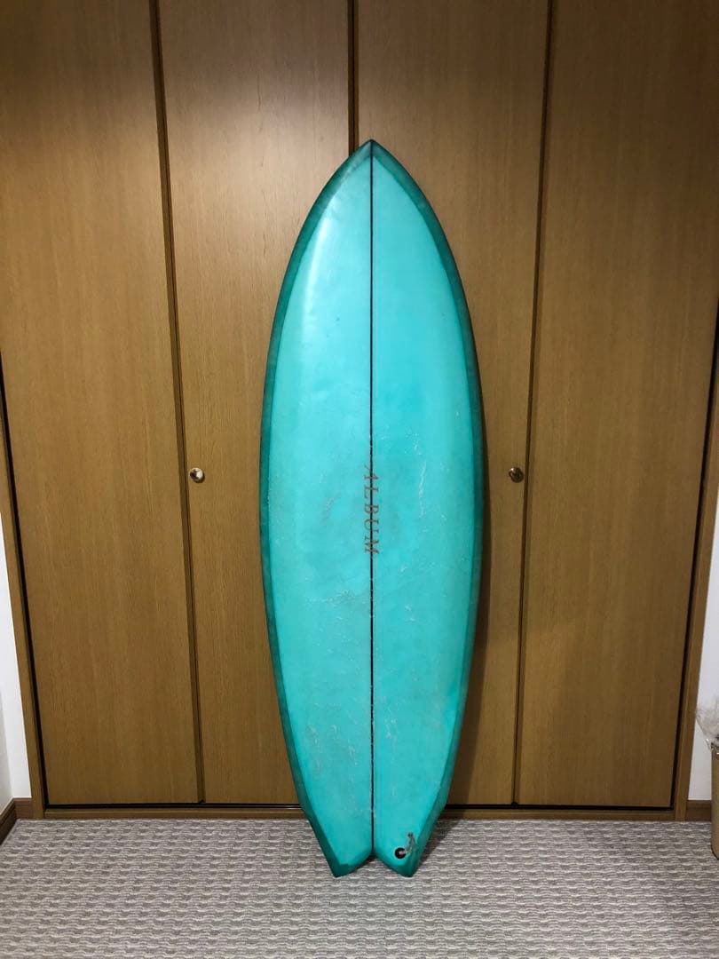 Albumサーフボード　Twinsman swirl tint 5’4