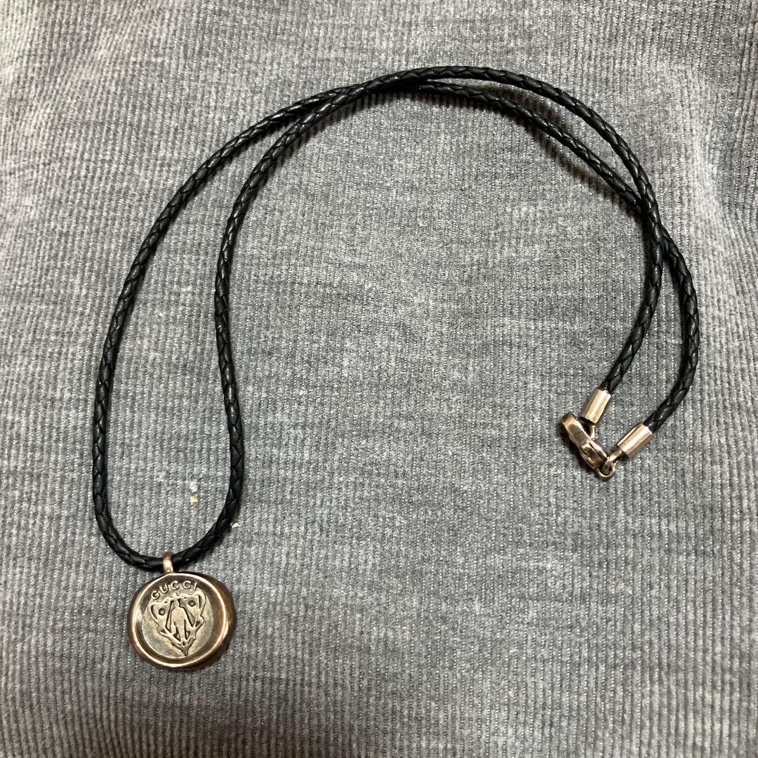 リリ　GUCCI レザーペンダントネックレス