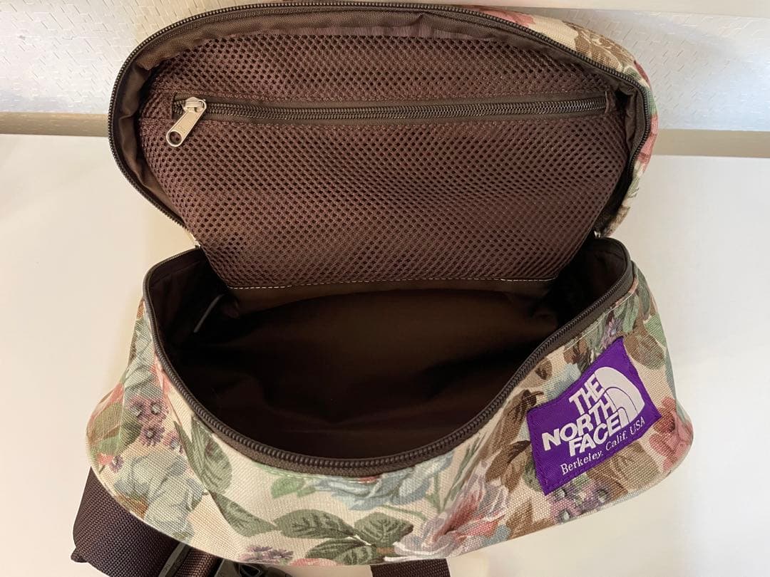 THE NORTH FACE フローラルボディバッグ