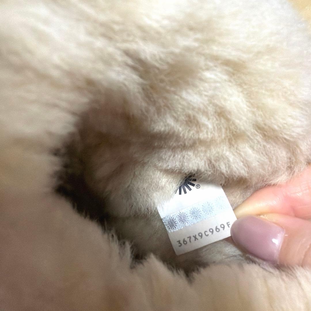 UGG チャーム付き