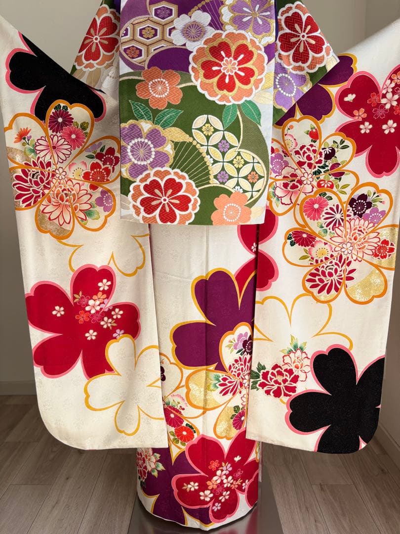 ⭐️可愛い振袖フルセット　正絹振袖　成人式　白地系　地紋柄　銀通し　駒刺繍