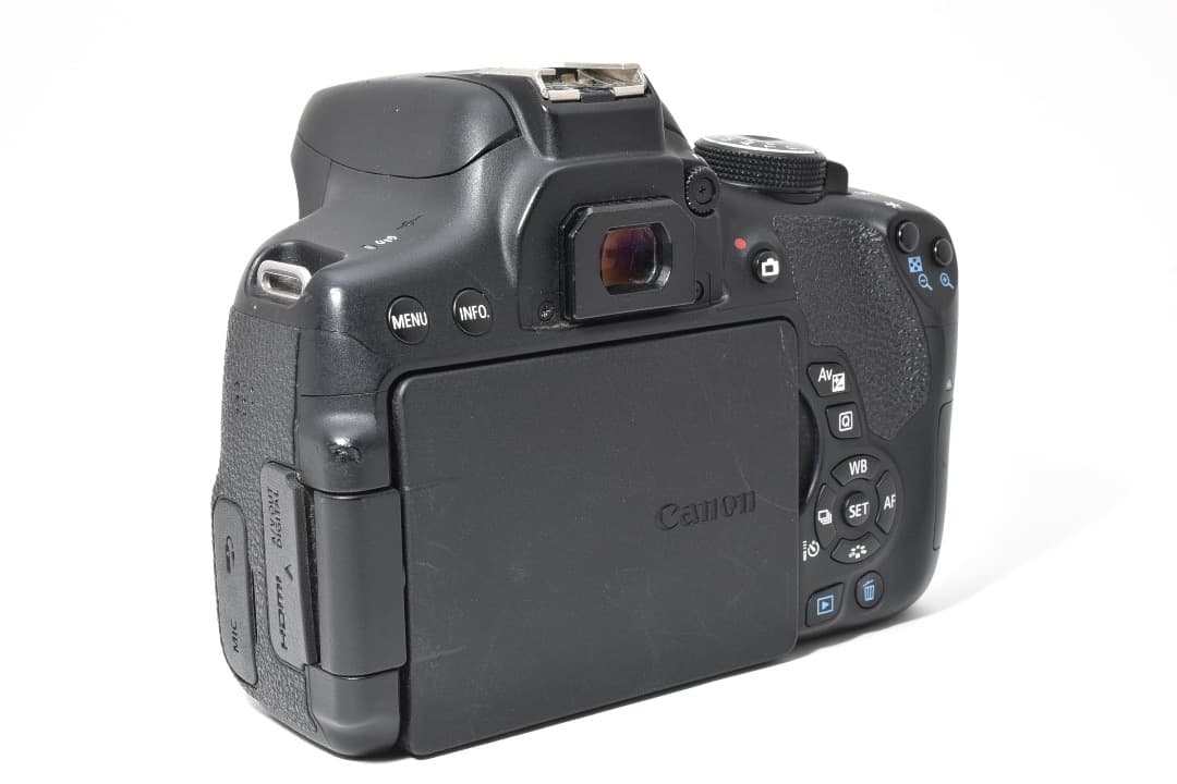 CANON EOS Kiss X8i ボディ ストラップ、充電器付 #1209