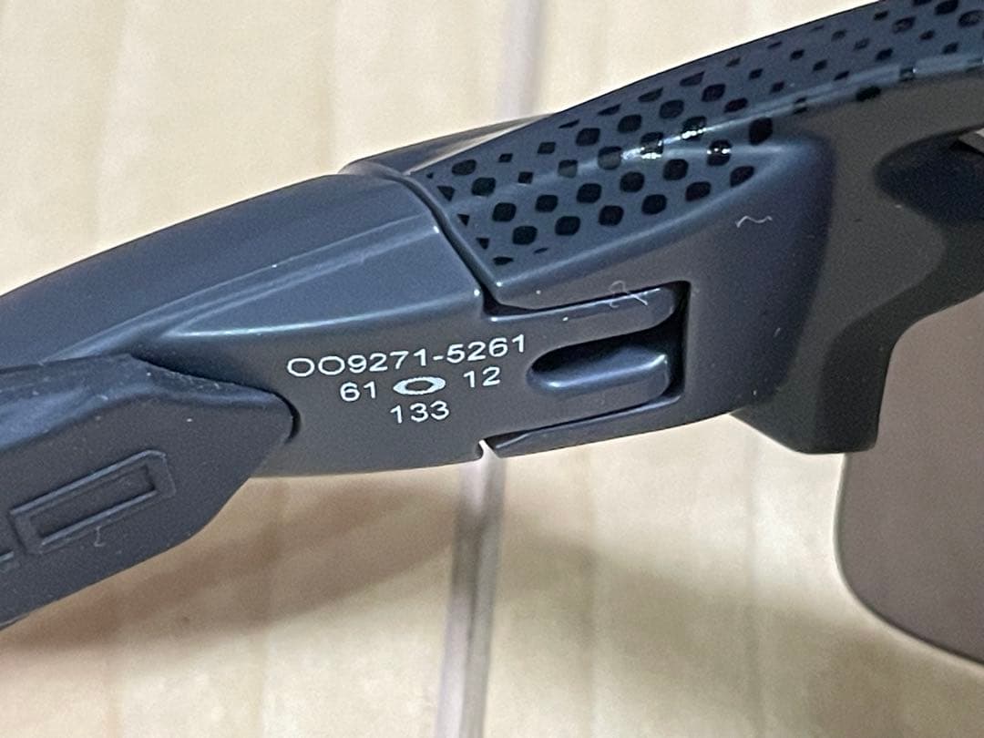 と*よ様 超美品　OAKLEY オークリー OO9271-5261 サングラス