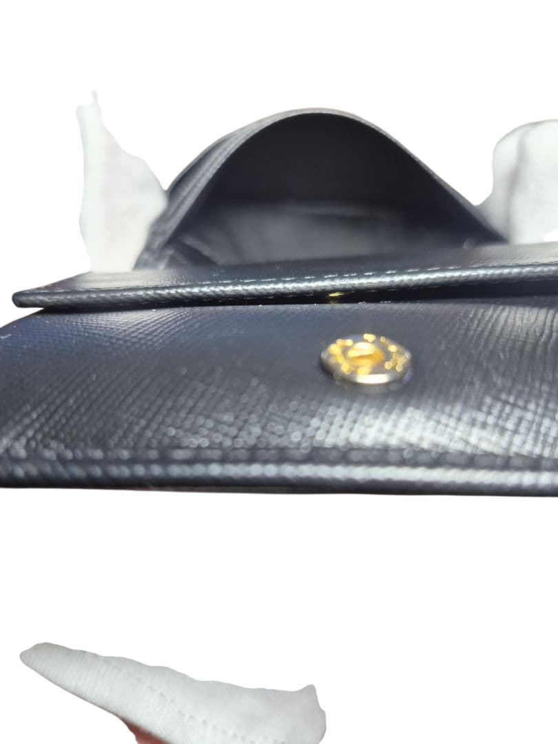 ＰＲＡＤＡ　プラダ　サフィアーノ　二つ折り財布　ブラック革　　　ｙ