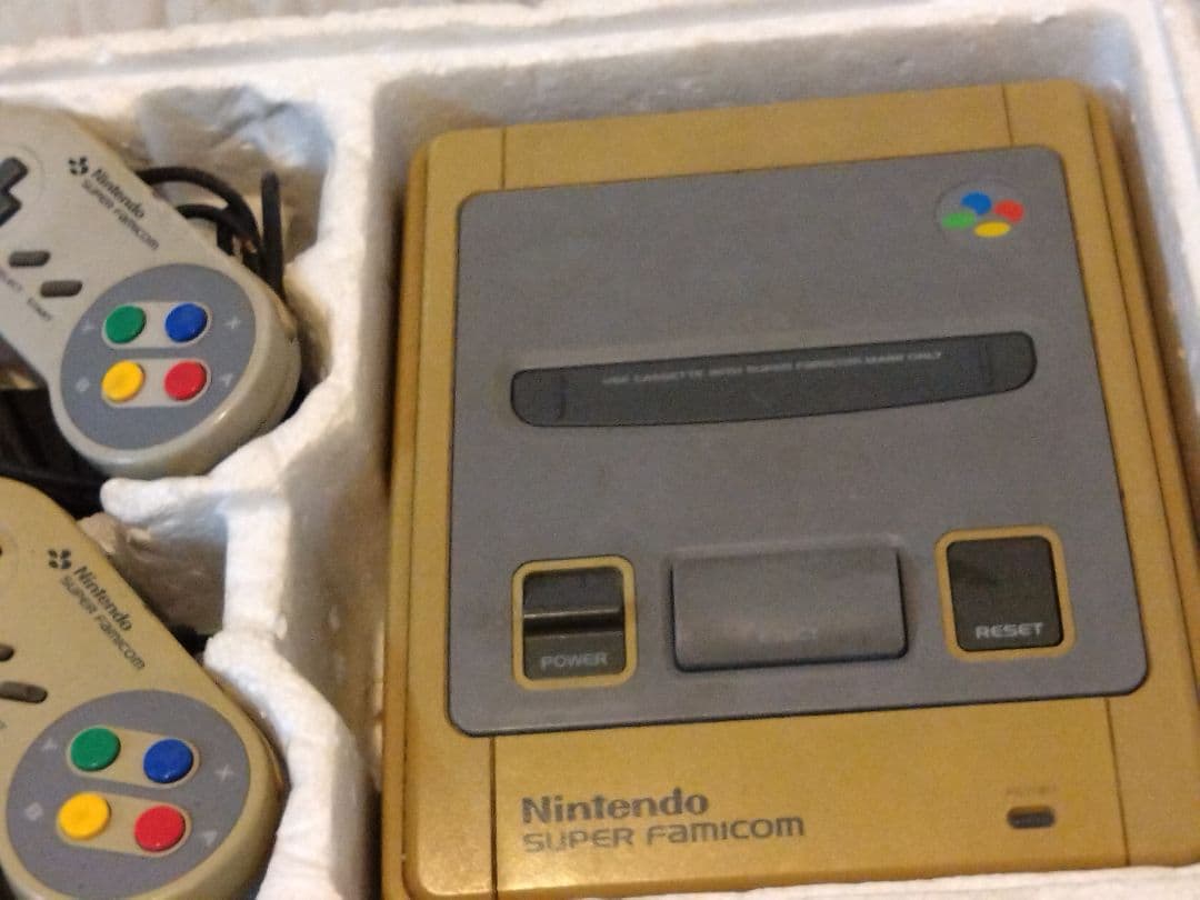 スーパーファミコン　本体　箱付き説明書あり　おまけソフト1つ