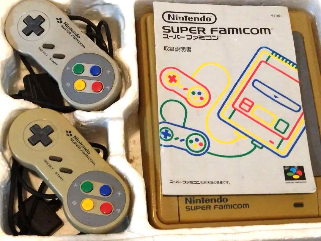 スーパーファミコン　本体　箱付き説明書あり　おまけソフト1つ