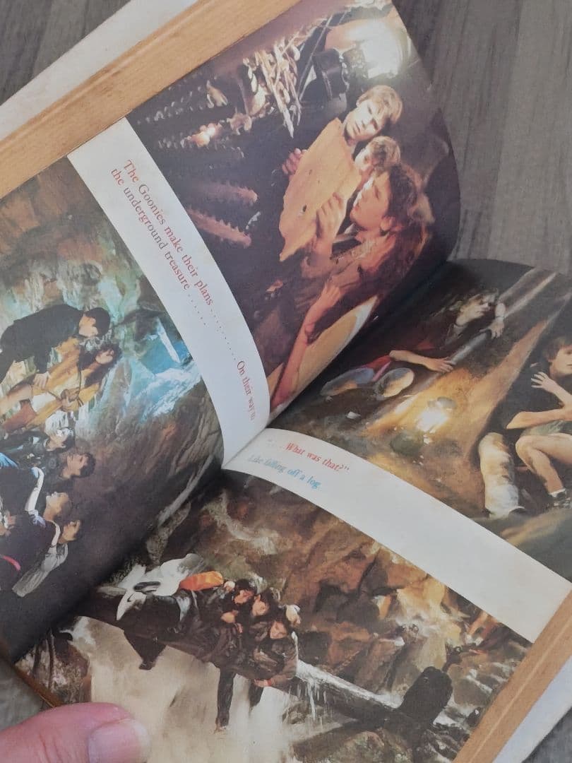 洋書／映画グーニーズ　ペーパーバック　Coronet books