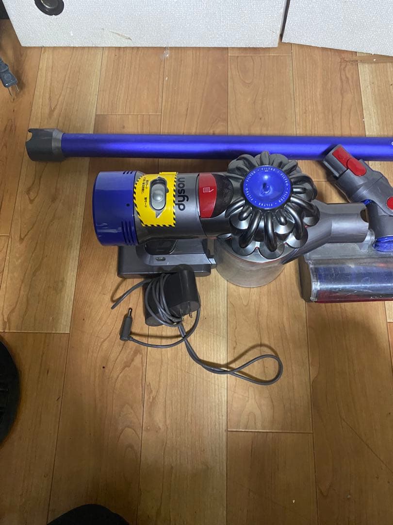 Dyson sv10コードレスクリーナー　ソフトローラーヘッド 動作品
