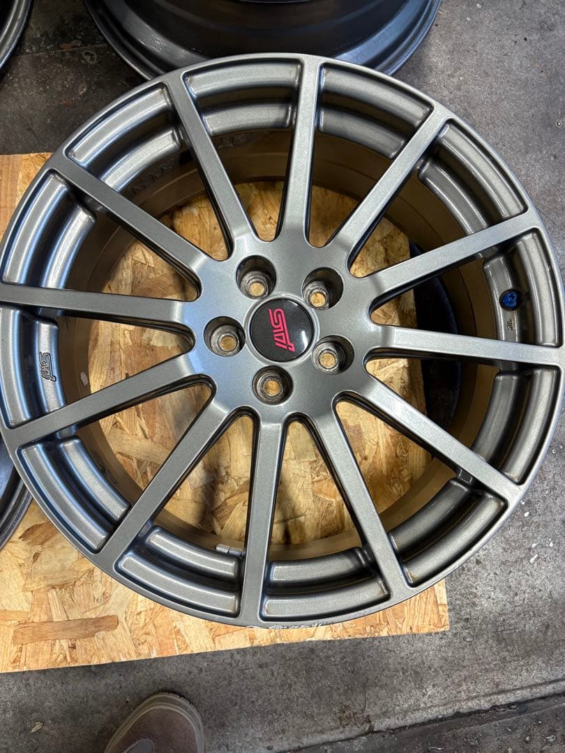 きょん STI 18インチ グレー 10スポークホイール
