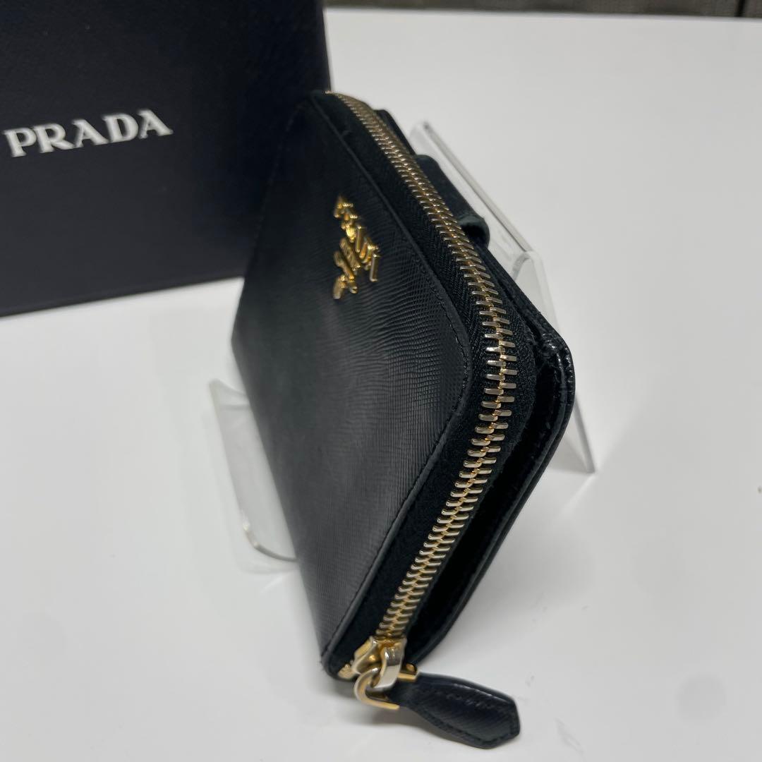ル*～様 PRADA ブラック レザー 二つ折り財布
