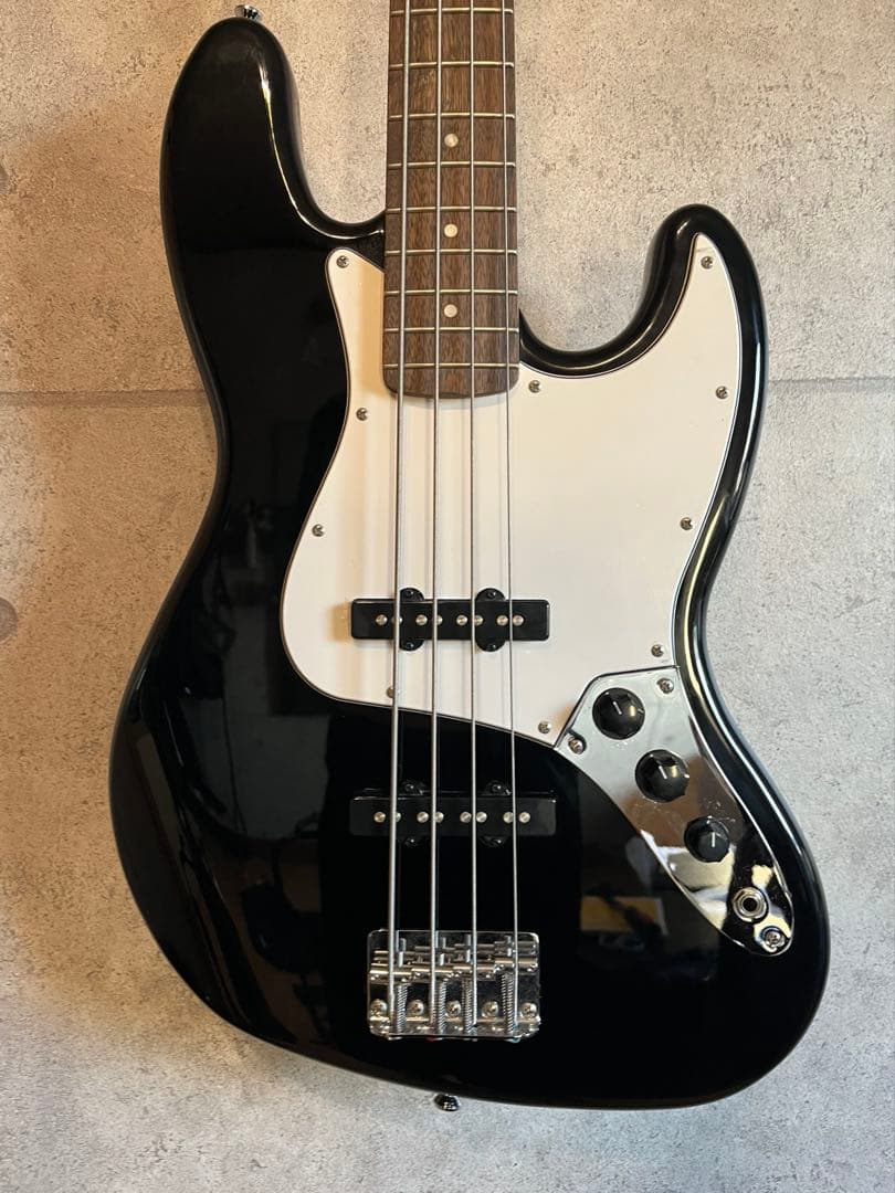 美品　Squier Jazz Bass Affinity ベーススタンド付