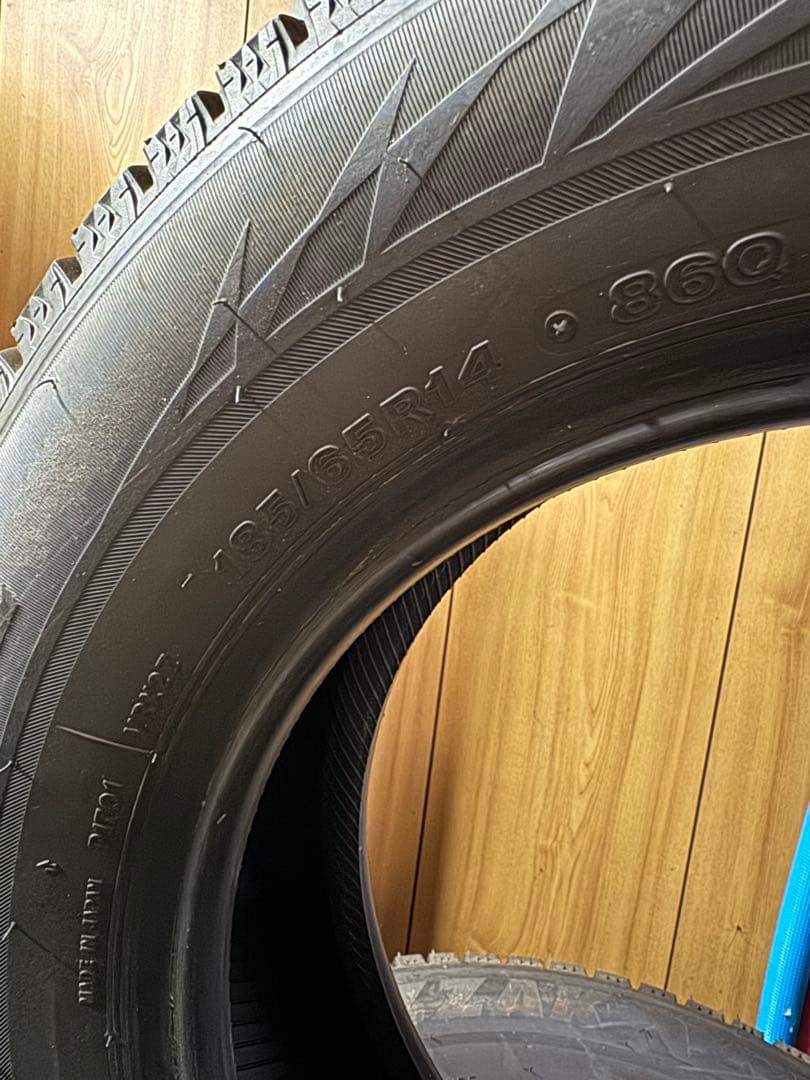 BLIZZAK VRX2 185/65R14 スタッドレスタイヤ