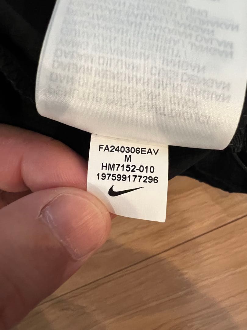 NIKE テックウィンドランナー