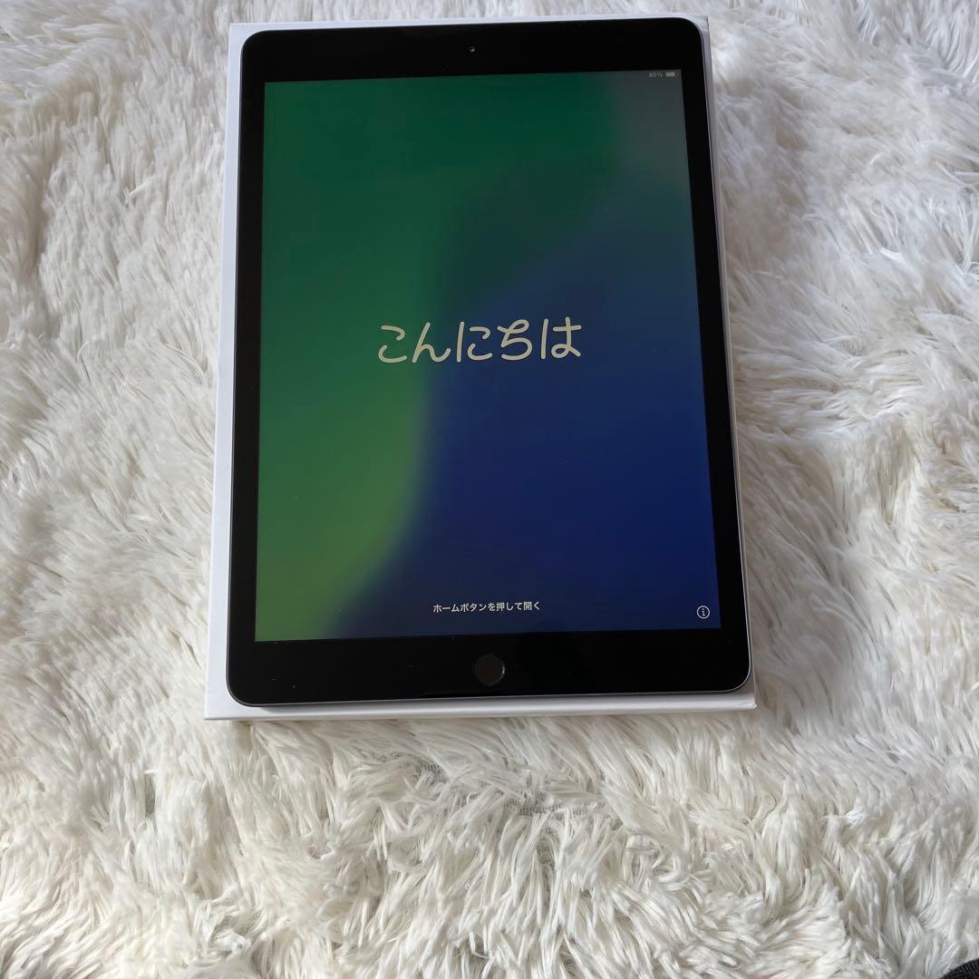 【完動品】iPad 第8世代 128GB 【すぐ発送】【付属品】