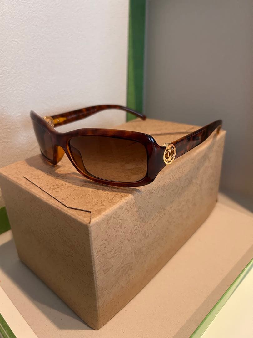 美品【CHANEL(シャネル) サングラス】べっ甲調・ケース、その他附属付き