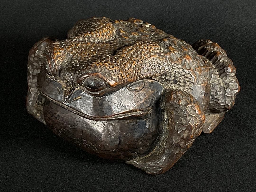 時代木彫蛙　カエル　細密彫刻　置物　在銘　木仙　幅約17cm