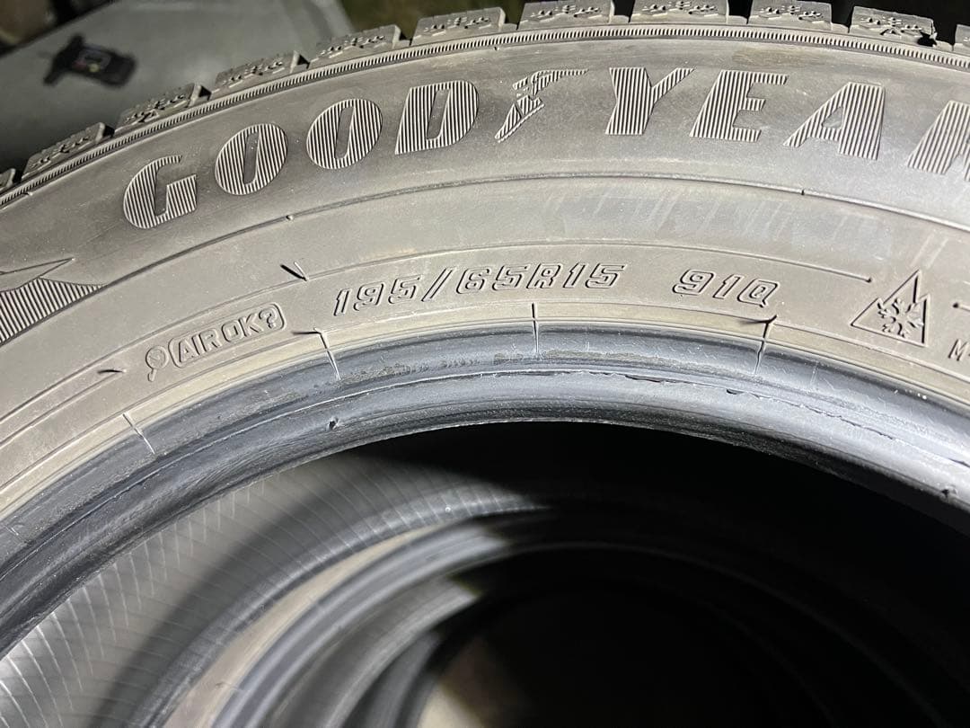 ②2021年製 グッドイヤー スタッドレス 195/65R15 ナビ8 4本