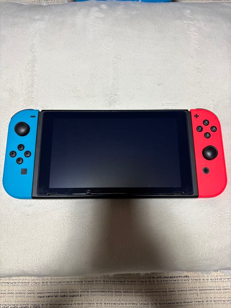 オオヤマトモコ様　Nintendo Switch 本体・カセット2個