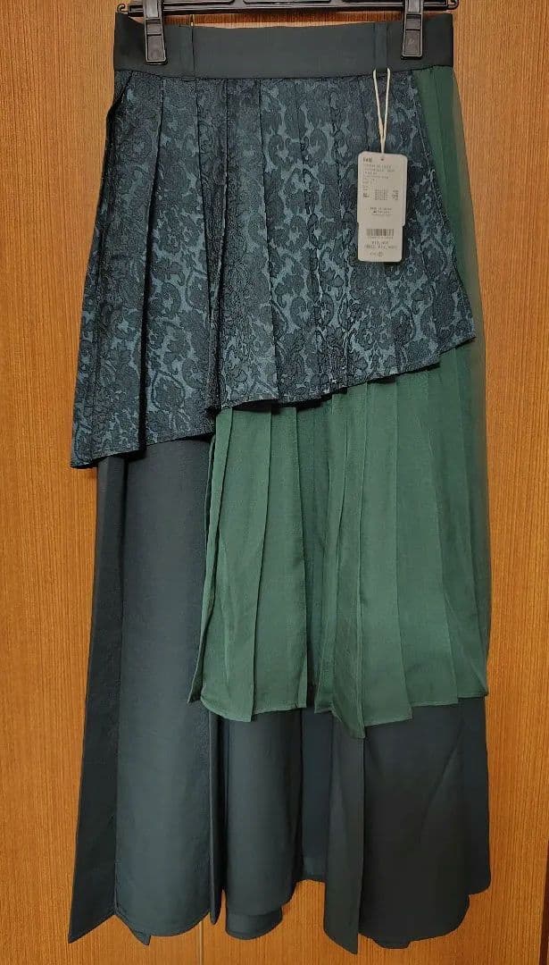 最終値下げ　タグ付新品　HARE アシメミックスプリーツスカート　グリーン