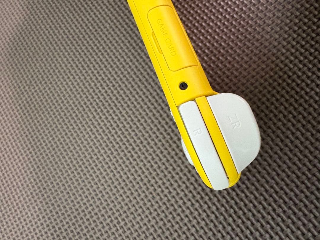 ニンテンドースイッチライト　イエロー