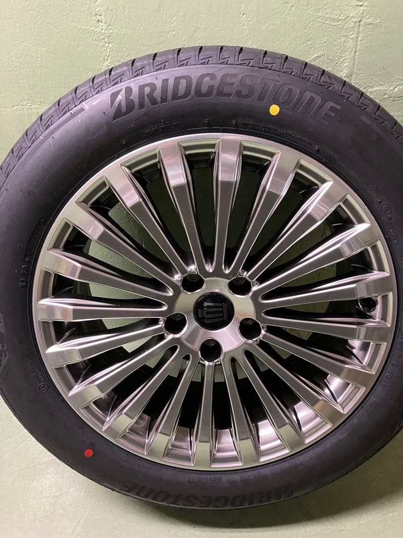 新型クラウン　HEV Z 純正タイヤホイール ブリヂストン 19インチ ホイール
