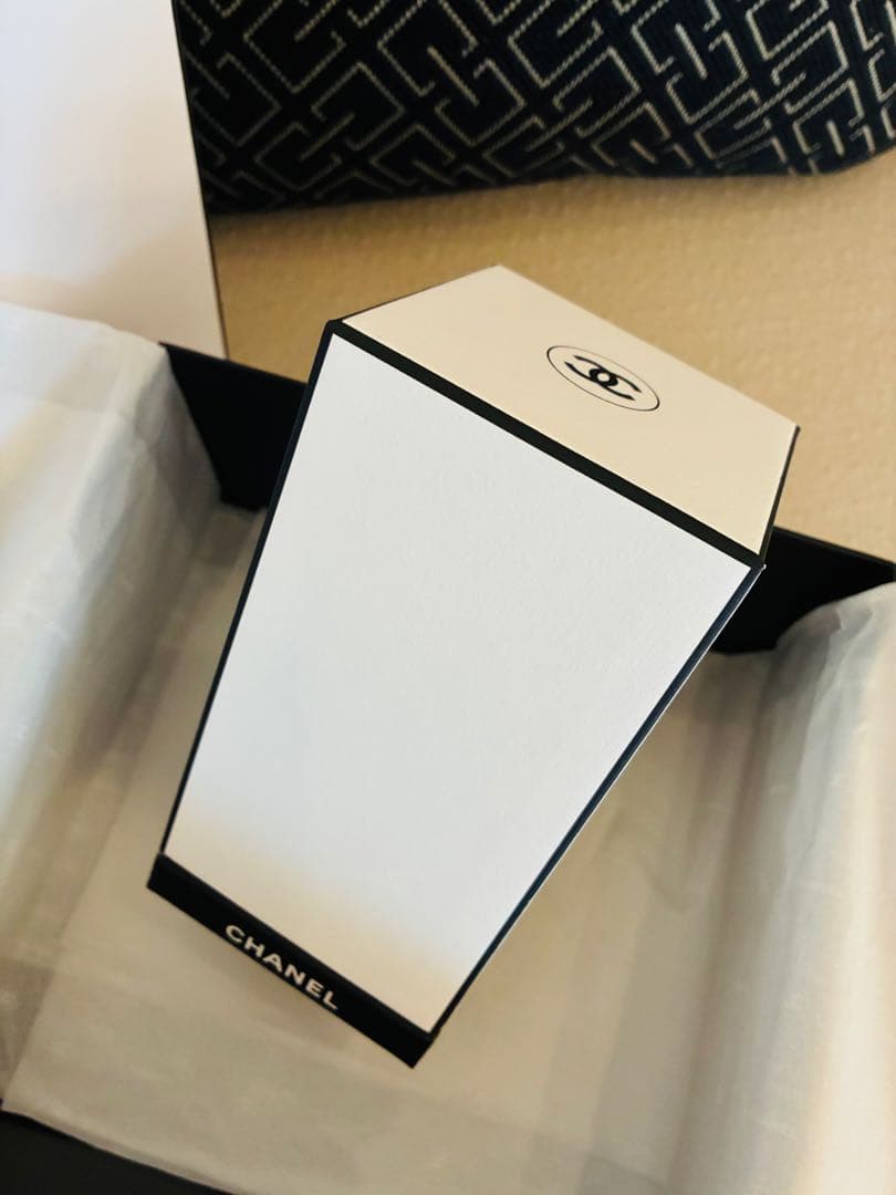 【ギフトボックス付き】定価7万円CHANEL1957 ユニセックス香水200ml