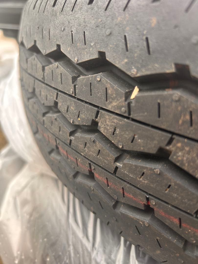 ハイエースBRIDGESTONE純正タイヤ 新車外し4本セット195/80R15