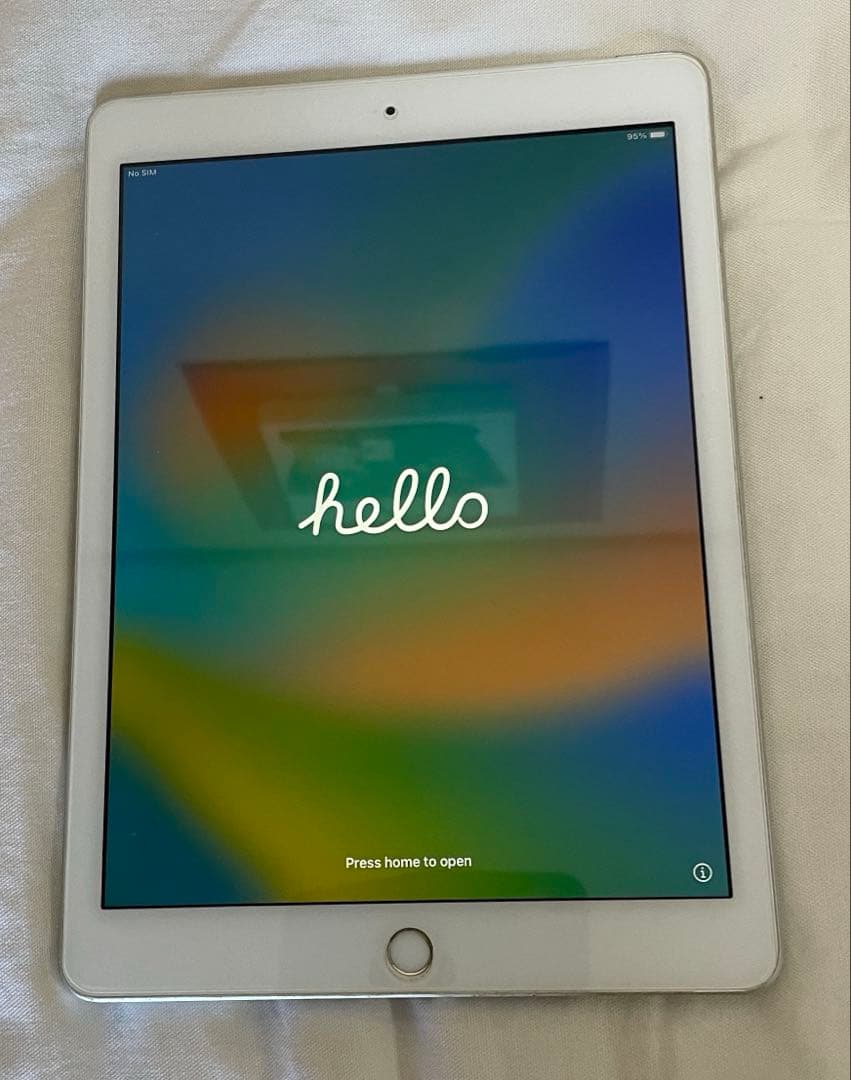 iPad 第5世代 シルバー Wi-Fi + Cellular 32GB