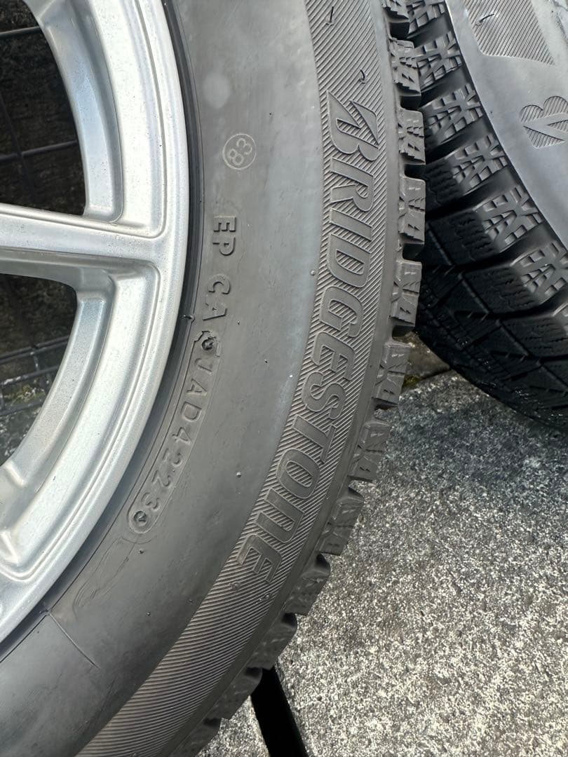 送料無料　R6年製造冬タイヤブリヂストン　185/60R15