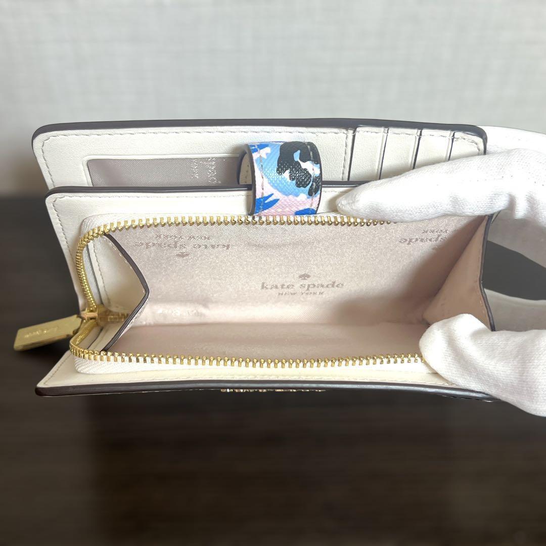 箱付き　未使用級　kate spade 二つ折り財布　花柄　コンパクト