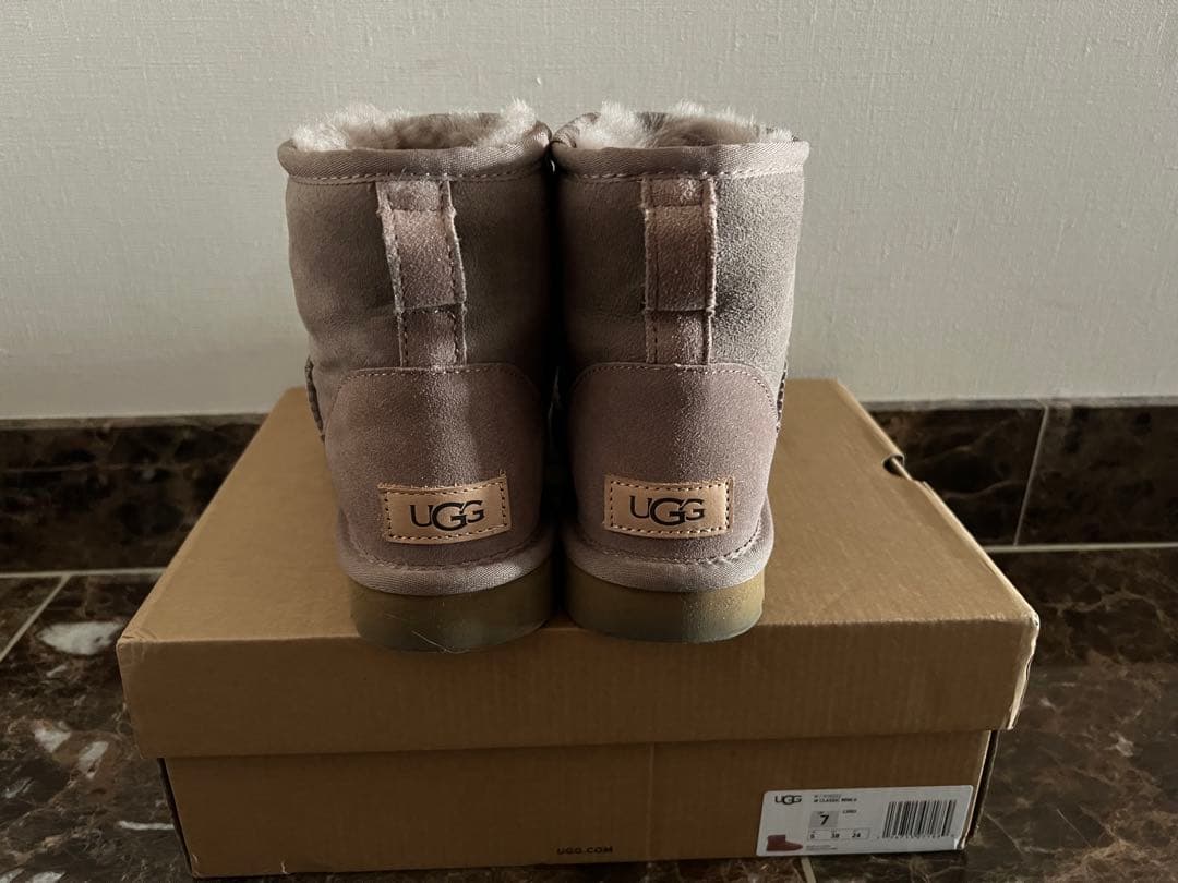 【美品】UGG ムートンブーツ　24cm