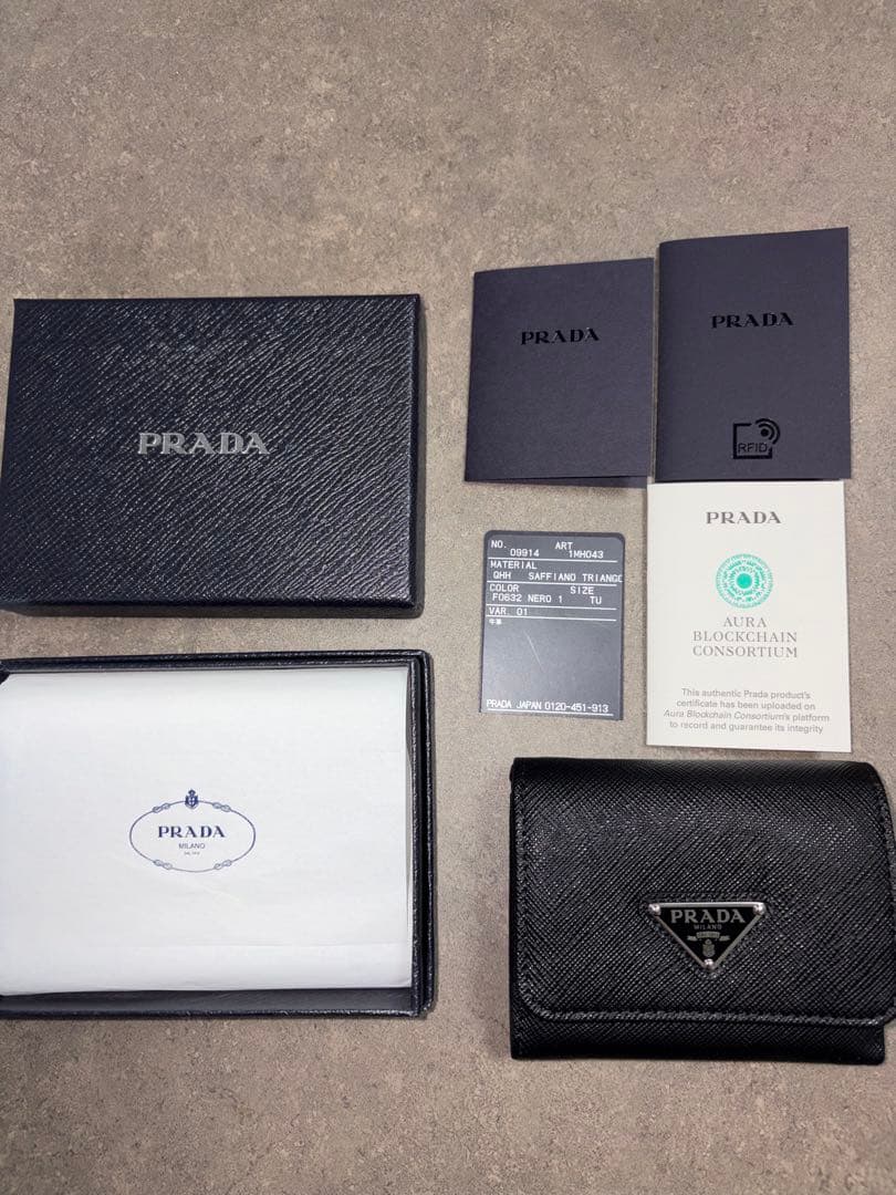 PRADA(プラダ) 三つ折財布 1MH043 ブラック サフィアーノ