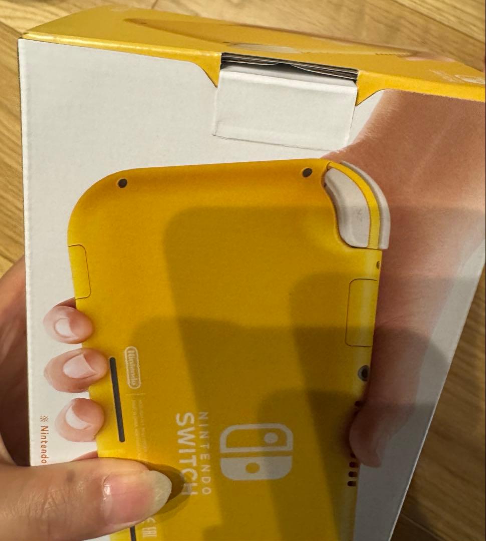 switchライト　イエロー　新品未使用
