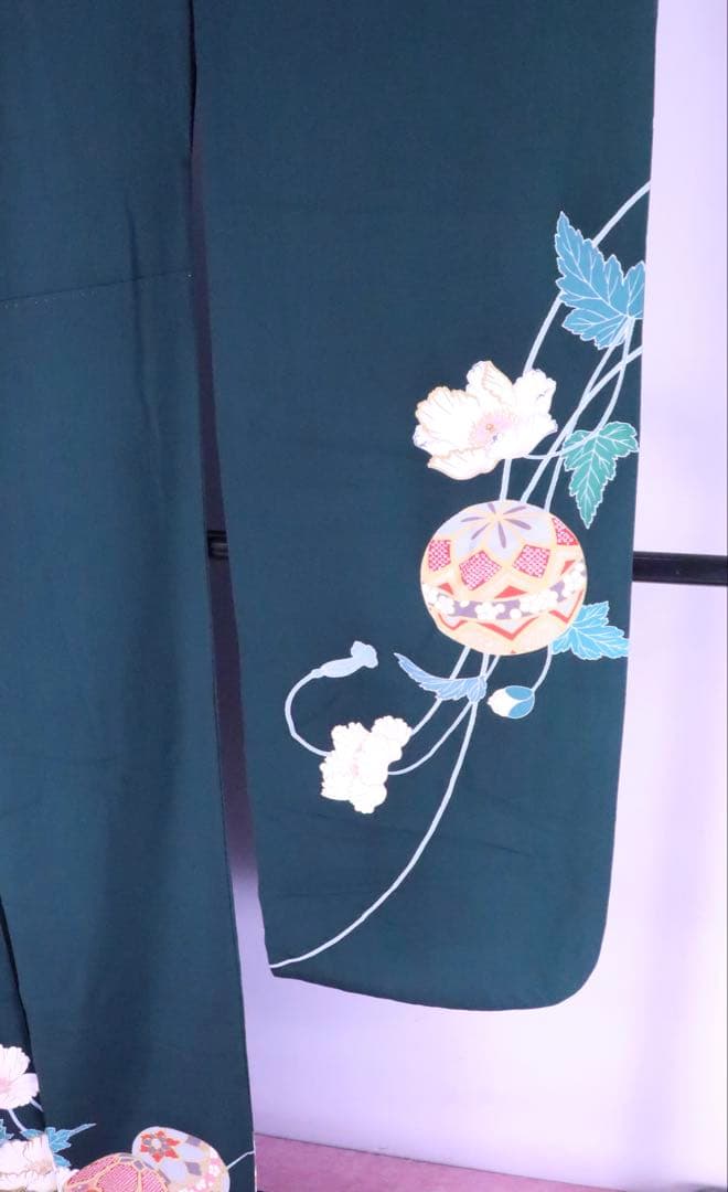 振袖　正絹　深緑色　花文様　手毬柄　金彩入り