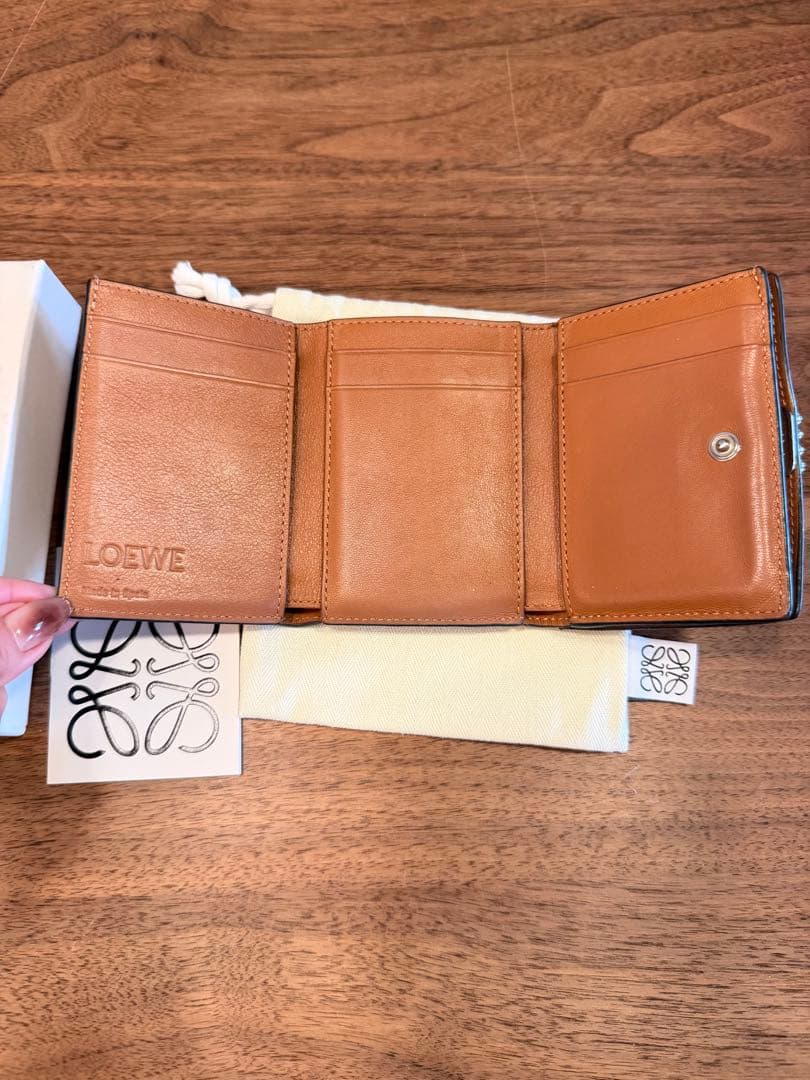 loewe★ロエベ★アナグラム トライフォールドウォレット　財布