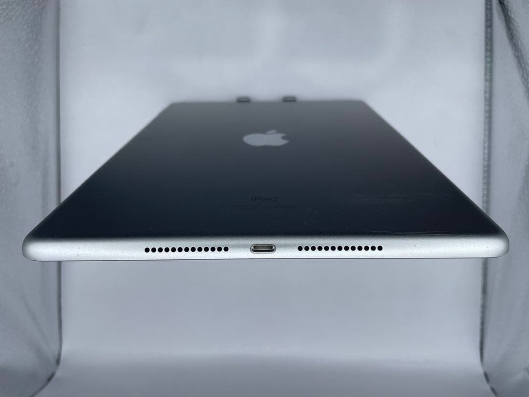 お*か様 iPad 7世代 32GB 本体　バッテリー83％
