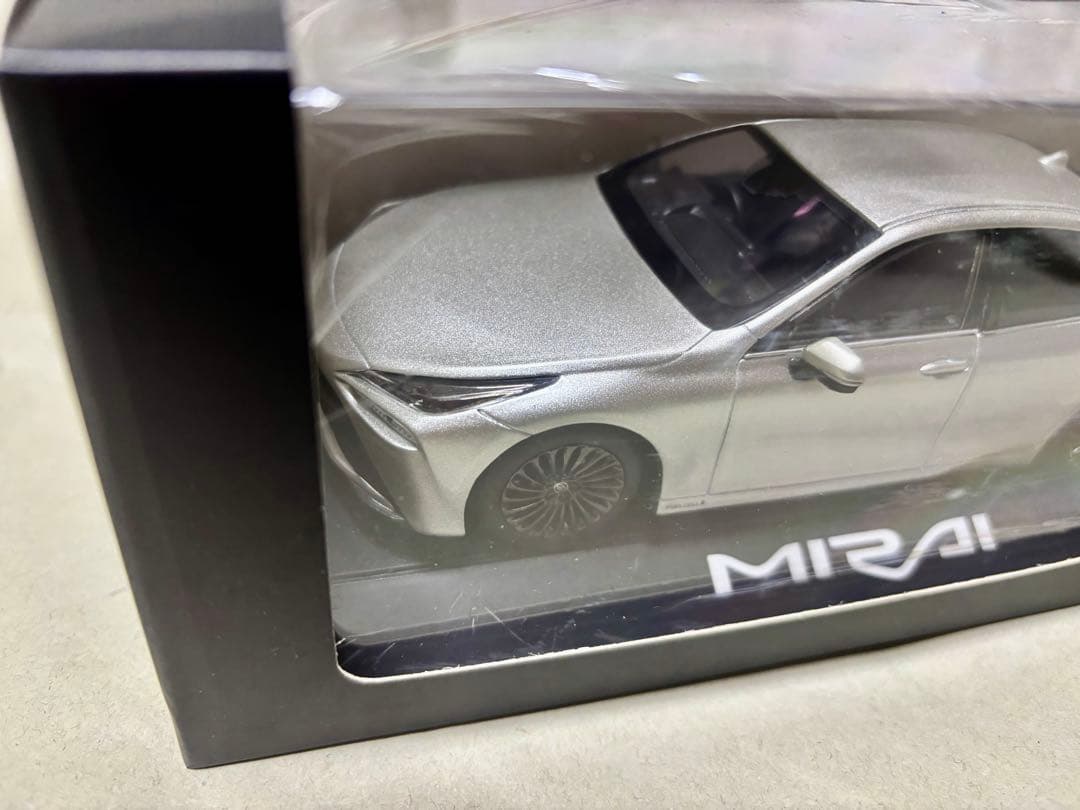 MIRAI　ミニカー　プレシャスシルバー　ケース付き　シュリンク無し