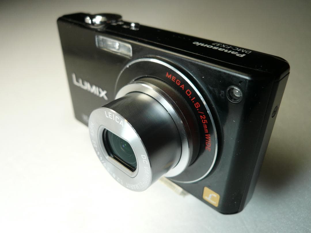 LUMIX★DMC-FX37⭐️海外仕様機種(日本語表示有)⭕️正面スレ小傷多い