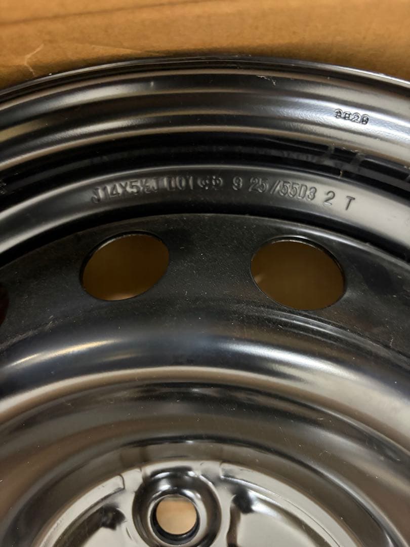 U*I様 トヨタ ヤリス 純正 スチールホイール 14インチ& ホイールキャップ