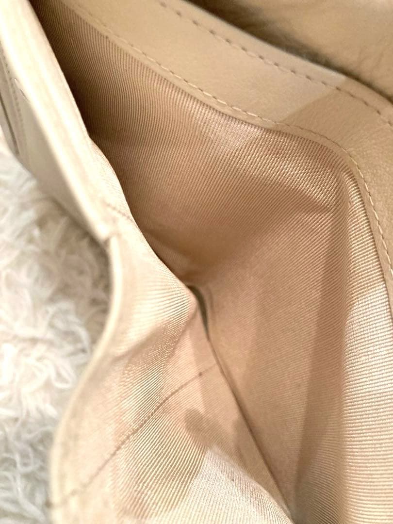 【美品】agnes b. レザー　がま口　二つ折り財布　ベージュ