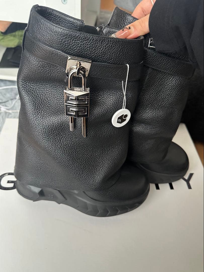 GIVENCHY シャークロックブーツ　ブラック 37