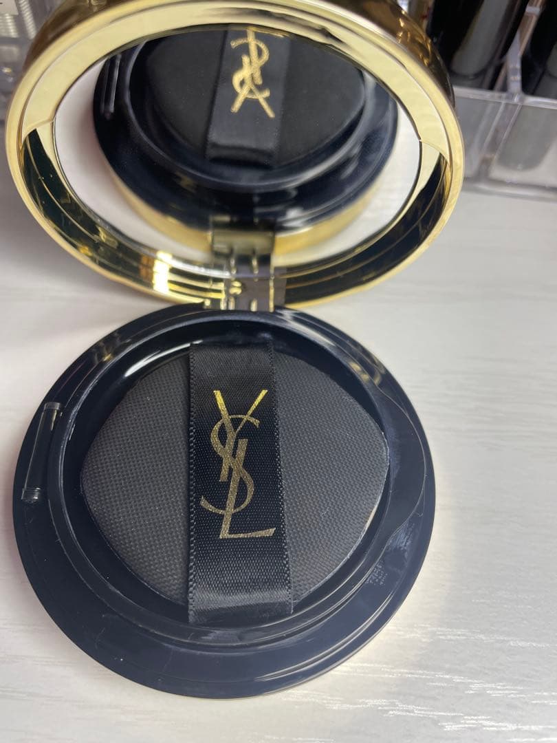YSL タッチエクラ　グロウパクト BR 10